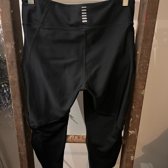 Under Armour Cropped Leggings - Picture 6 of 7
